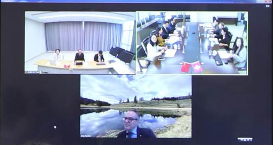 电视萤幕画面
描述已自动生成